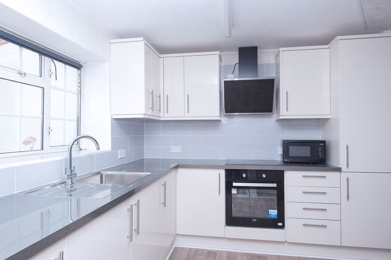 Property photo 3 of 11 Kitchen