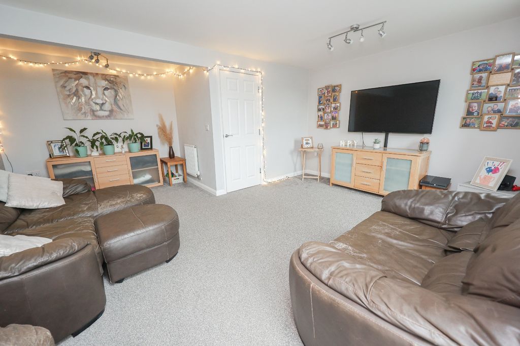 Property photo 2 of 25 4539552