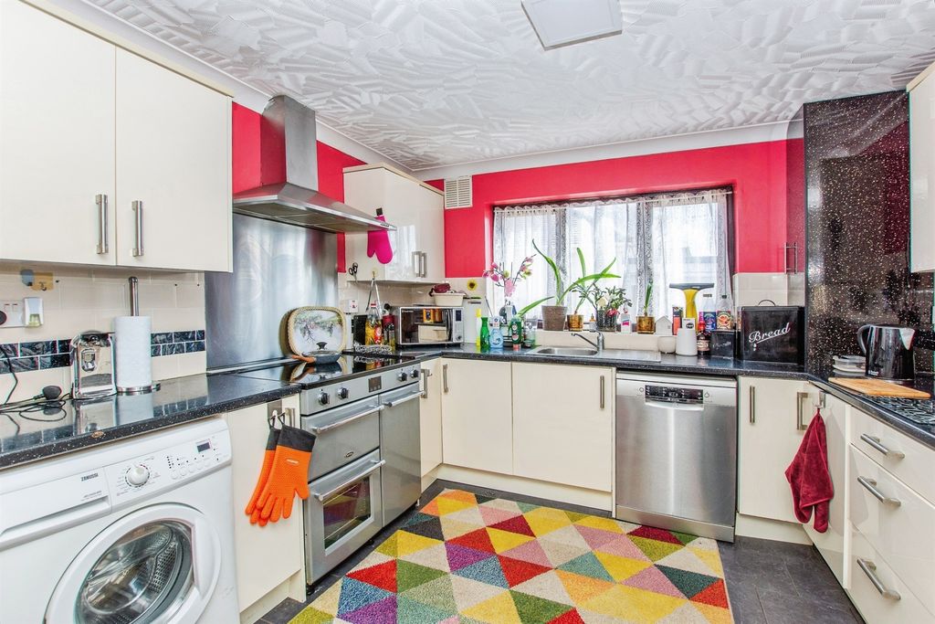 Property photo 2 of 20