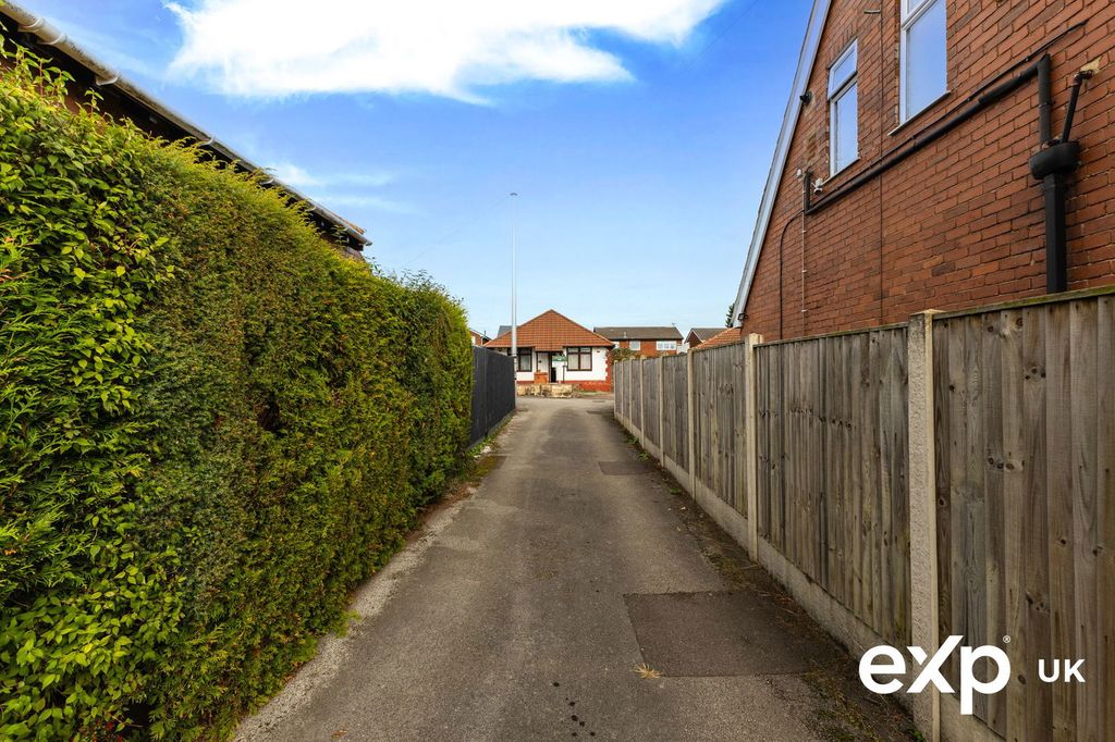 Property photo 2 of 28