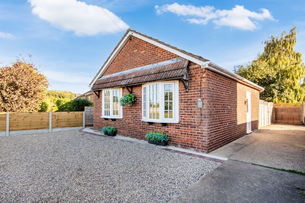 Property photo 1 of 10 Estate Agents Ewemove Scunthorpe - Front Aspect