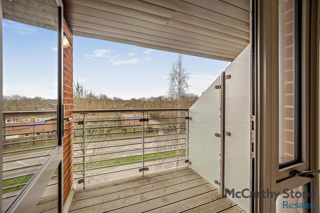 Property photo 3 of 24 8680715-Interior08-800.Jpg