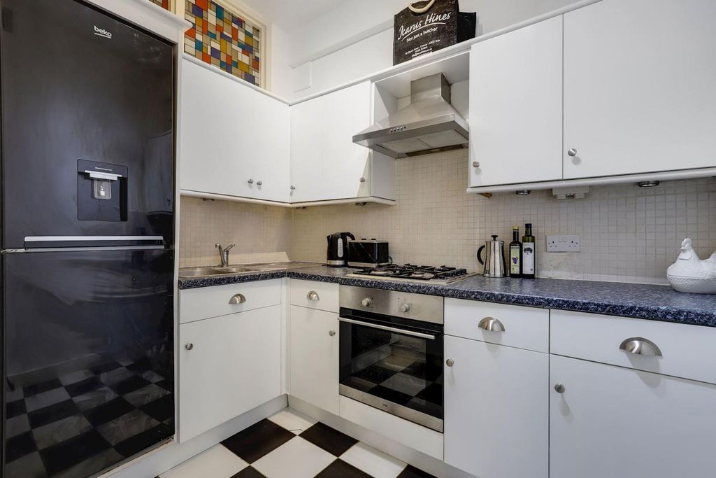 Property photo 3 of 13 09-Ed6Djhpropworld - 49A Westwood Hill - 25-Medium