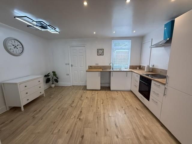 Property photo 3 of 12 Dining Kitchen