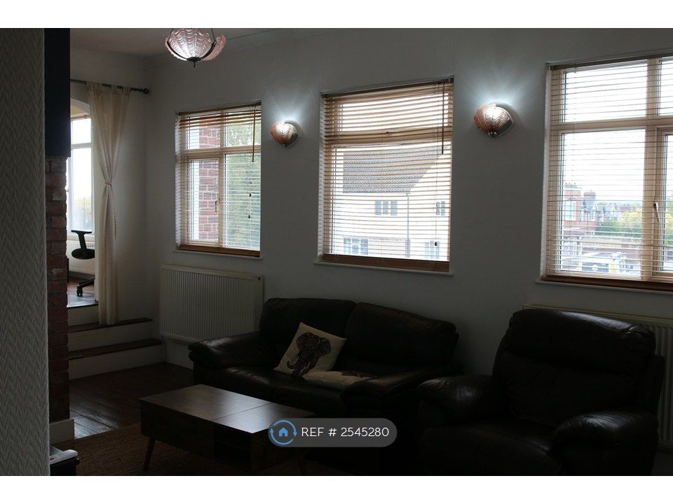 Property photo 2 of 16 Lounge
