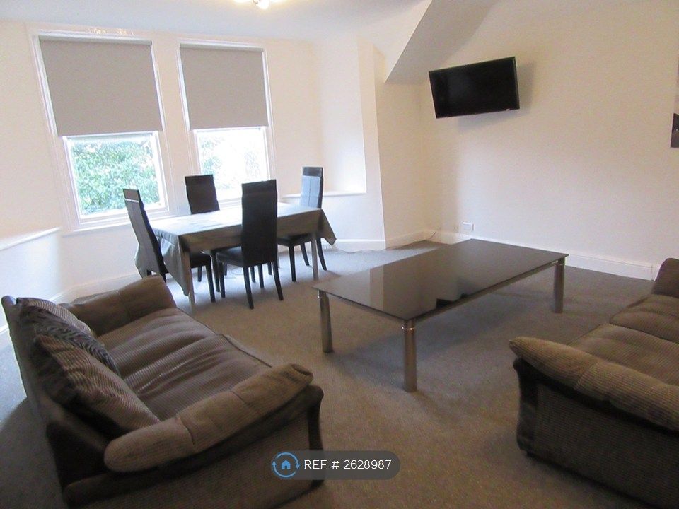 Property photo 3 of 16 Living Room