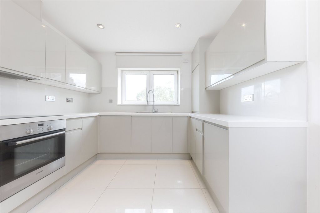 Property photo 2 of 15 Picture No. 17