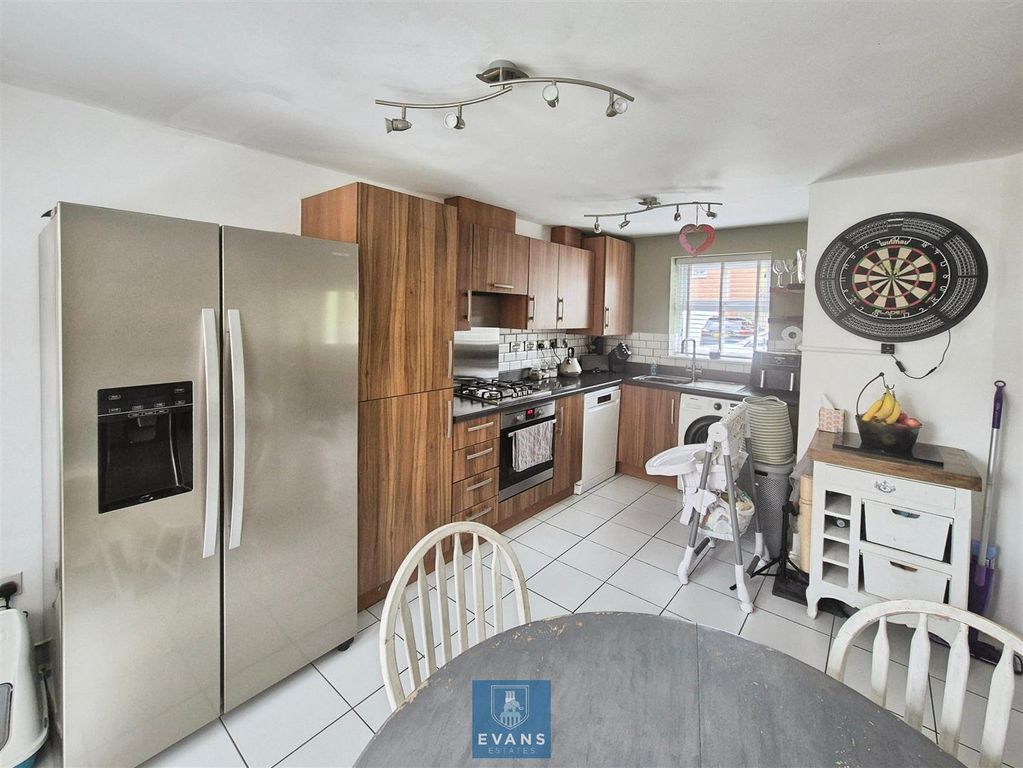 Property photo 2 of 19 Kitchen