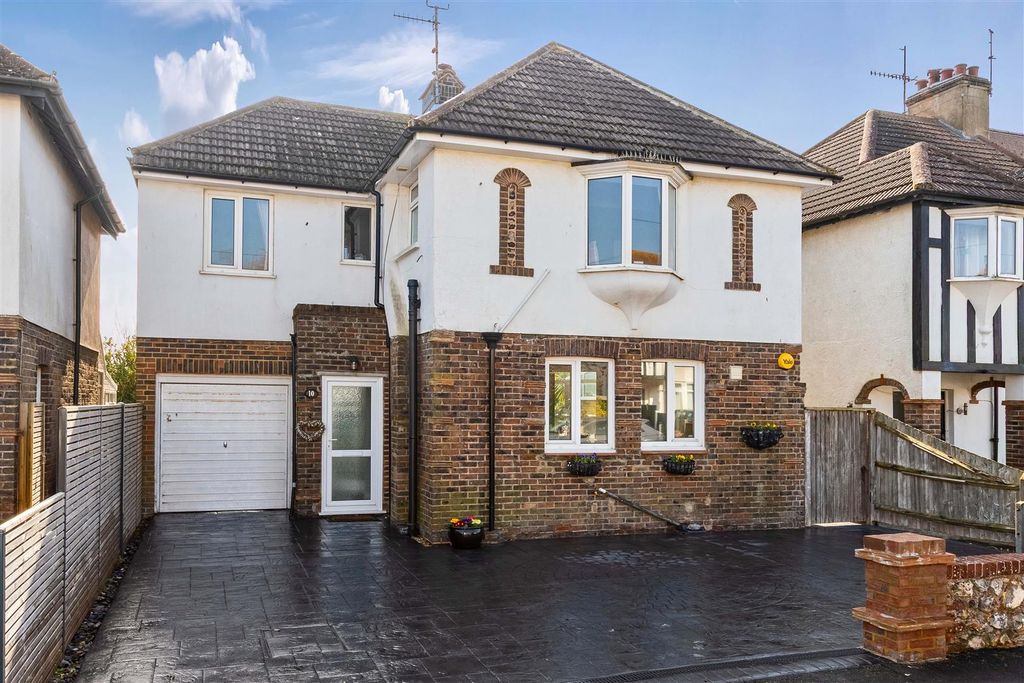 Property photo 1 of 25 Malvern Close_33.Jpg