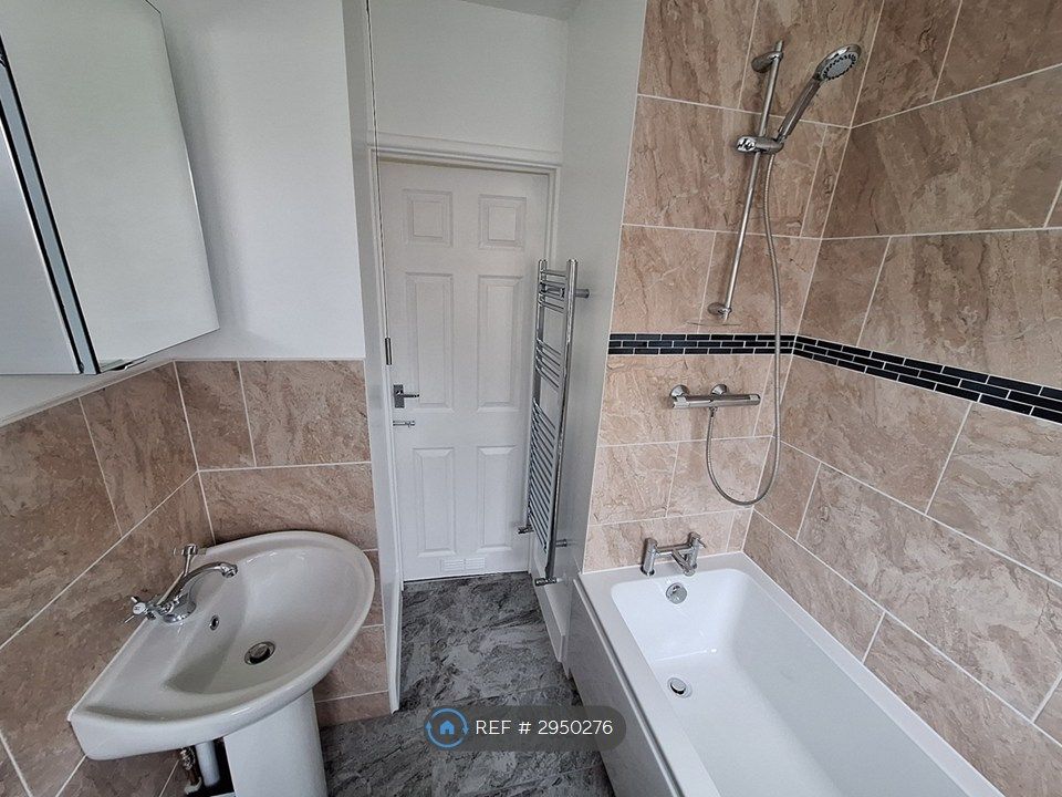 Property photo 2 of 16 Bathroom