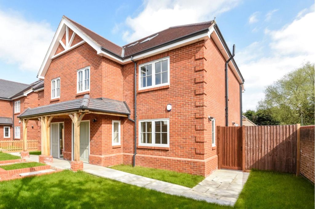 Property photo 2 of 11 Picture No. 17