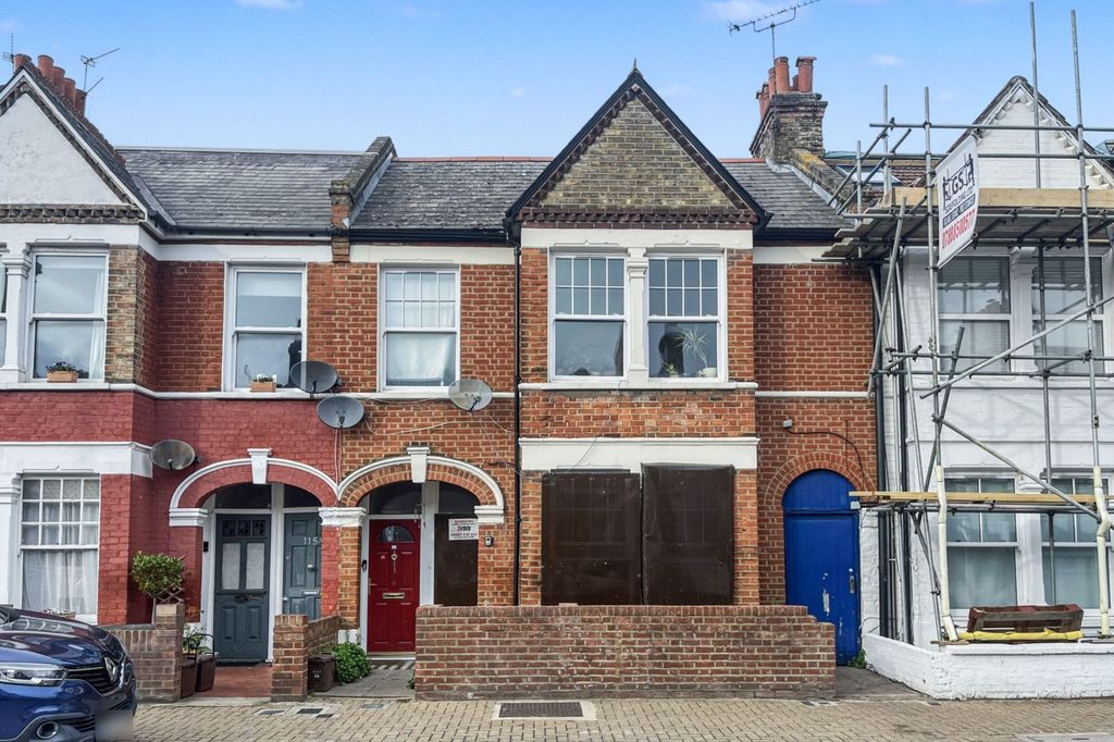Property photo 1 of 16 117 Penwith Road, Earlsfield, London Sw18 4Qe