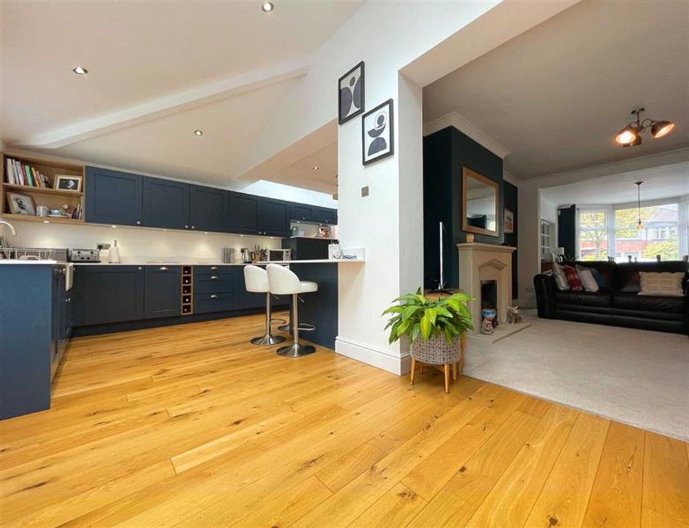 Property photo 2 of 25