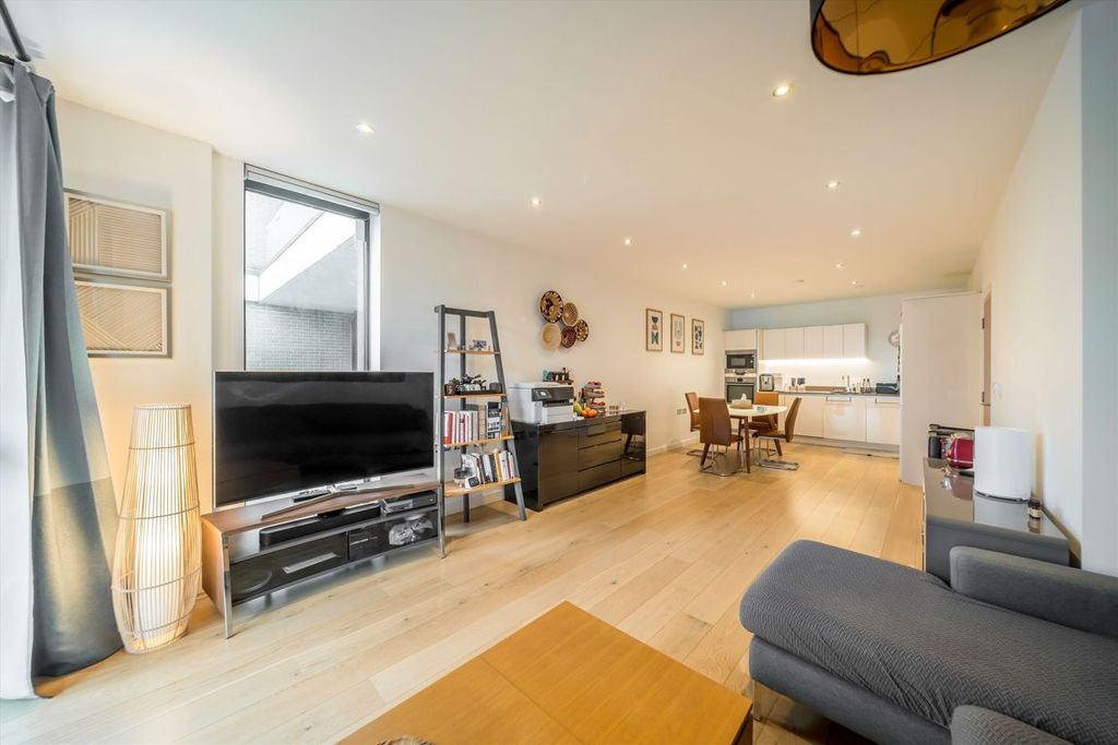 Property photo 2 of 8