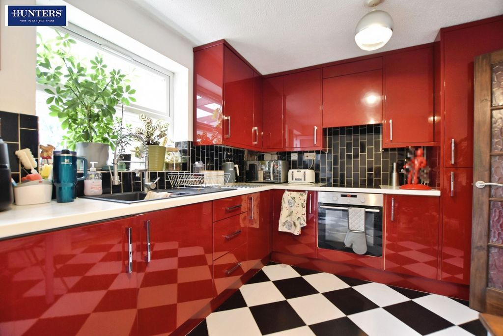 Property photo 3 of 18 Kitchen