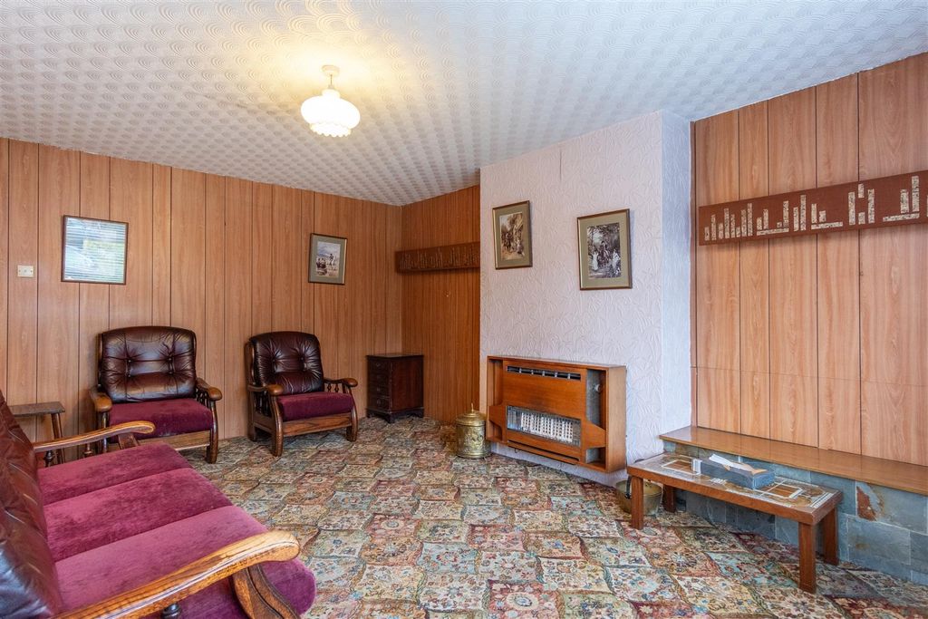 Property photo 2 of 22 Lounge