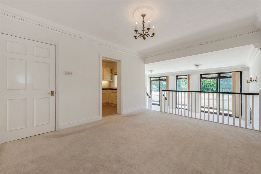 Property photo 3 of 17 Sitting Room