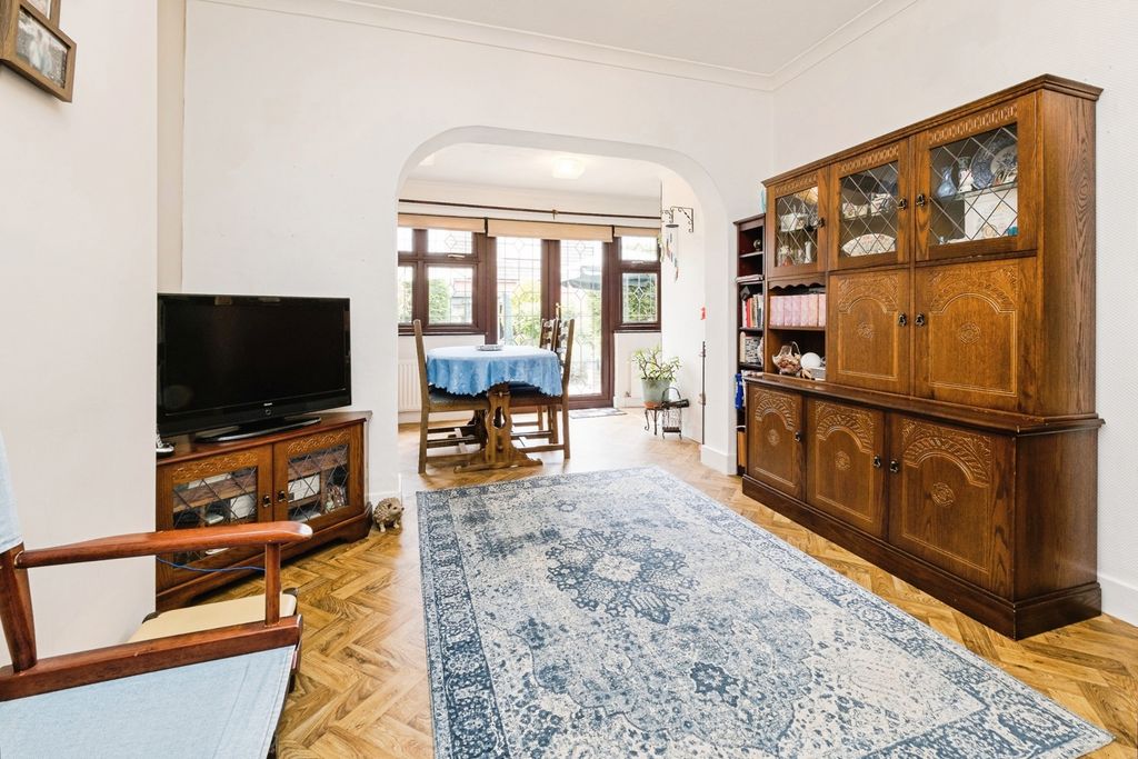 Property photo 3 of 42 Pbox-Img.Jpg