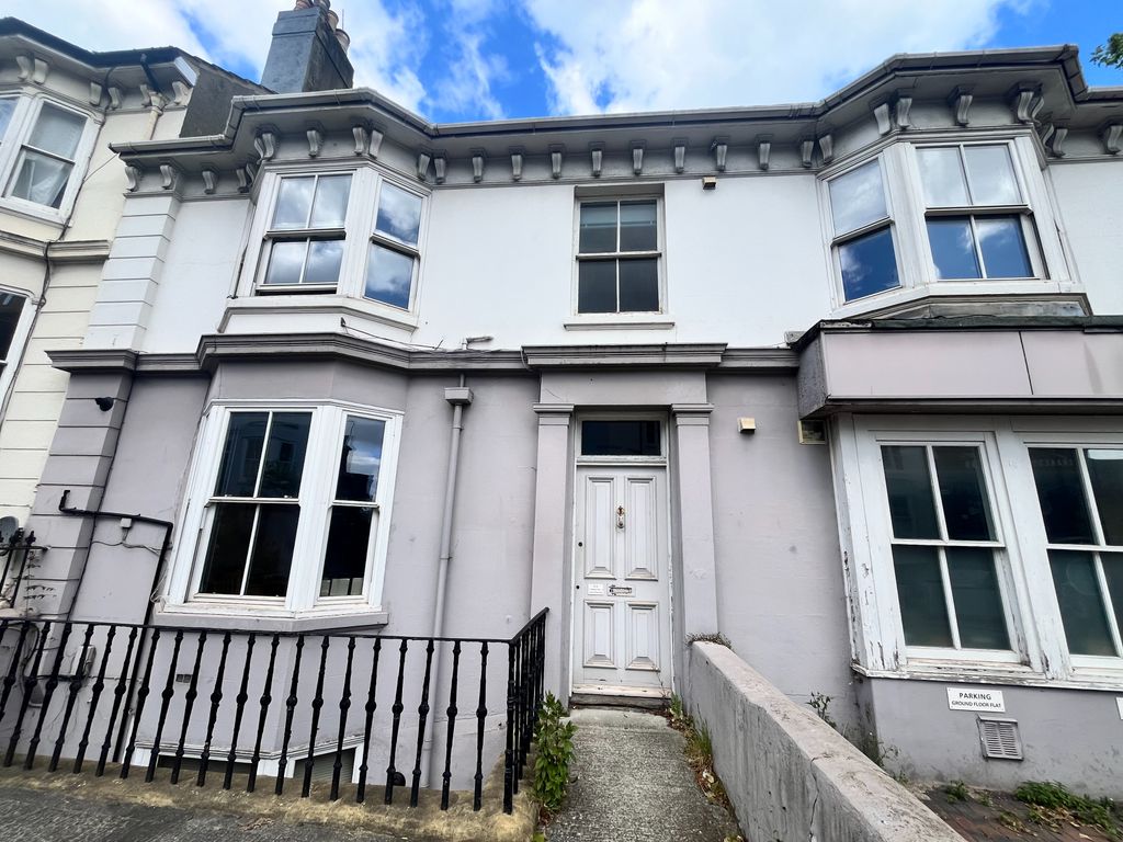 Property photo 1 of 6