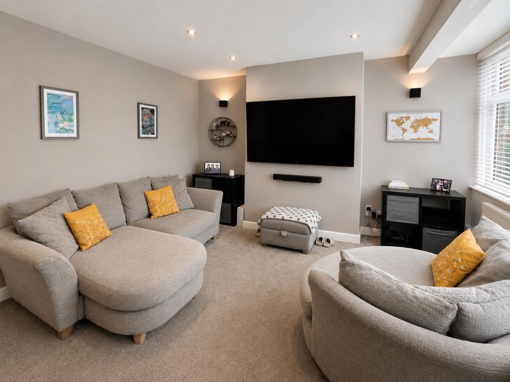 Property photo 1 of 21 Lounge