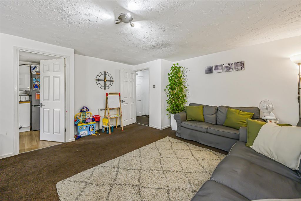 Property photo 2 of 16 15 Blacksmiths Gillards Mews-13.Jpg