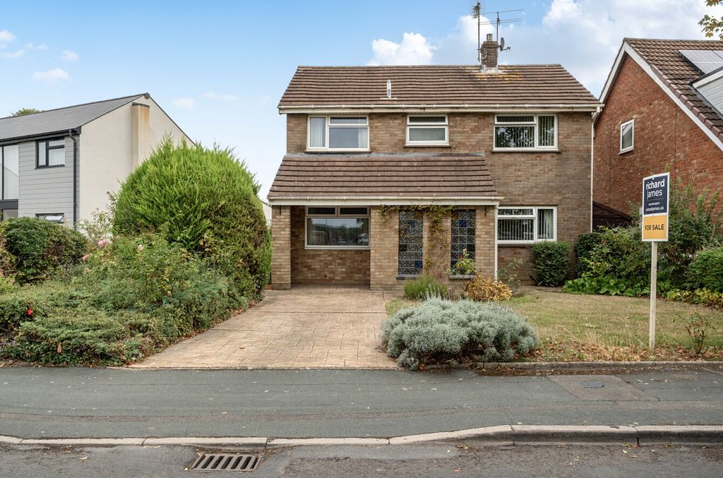 Property photo 1 of 13 152283111