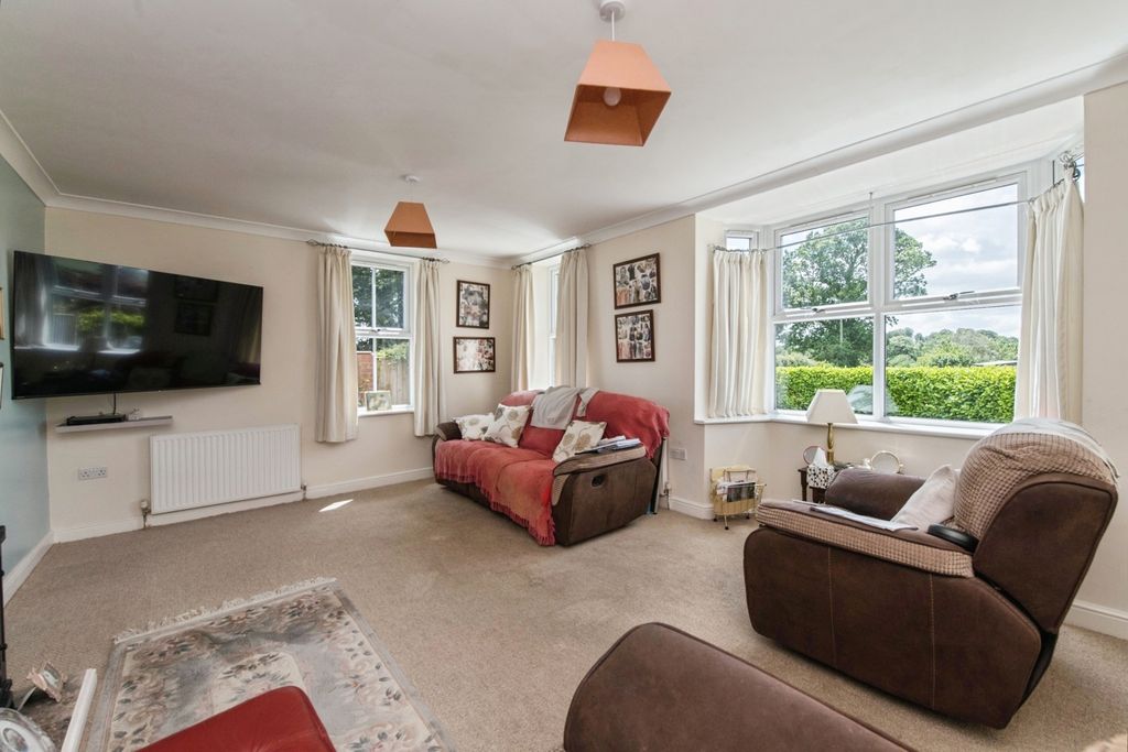 Property photo 2 of 19 Pbox-Img.Jpg