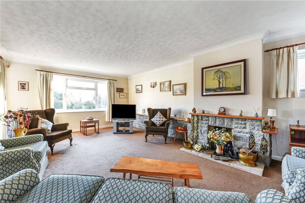 Property photo 2 of 22 Sitting Area