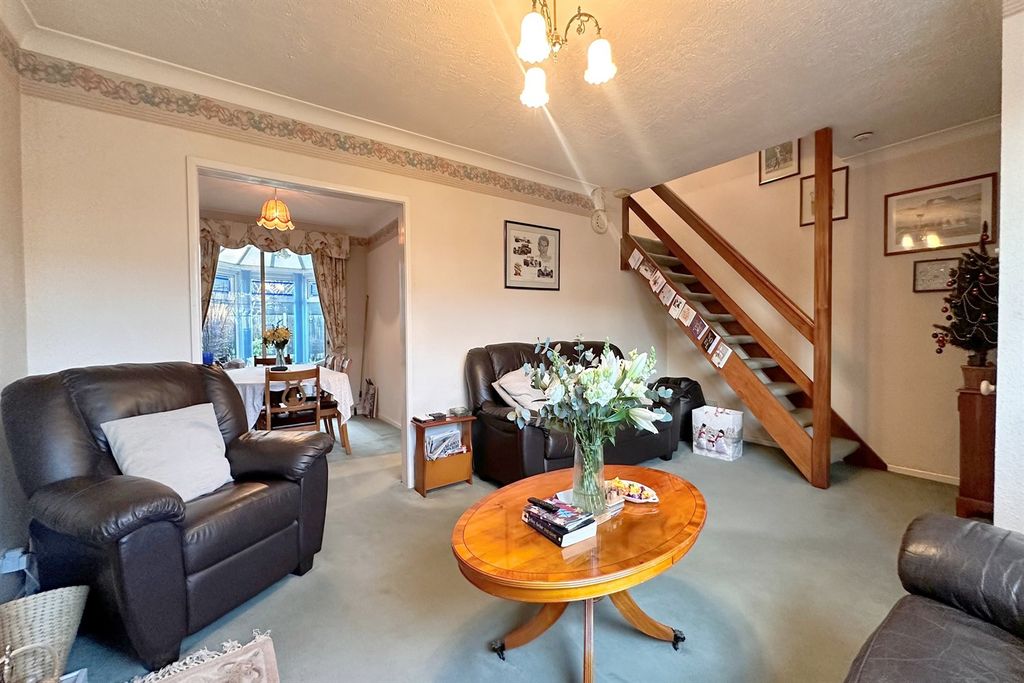 Property photo 2 of 16 Lounge