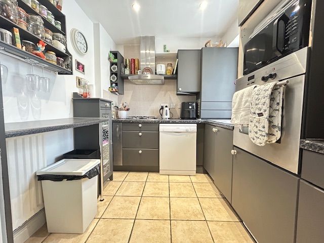 Property photo 2 of 14 Kitchen
