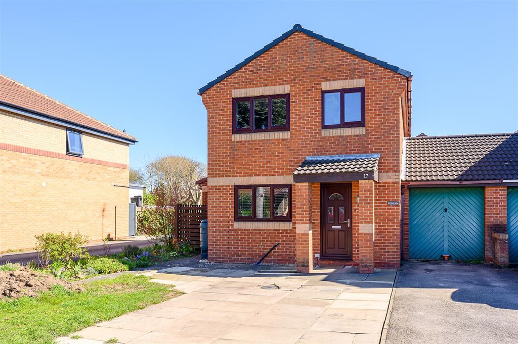 Property photo 1 of 18 External