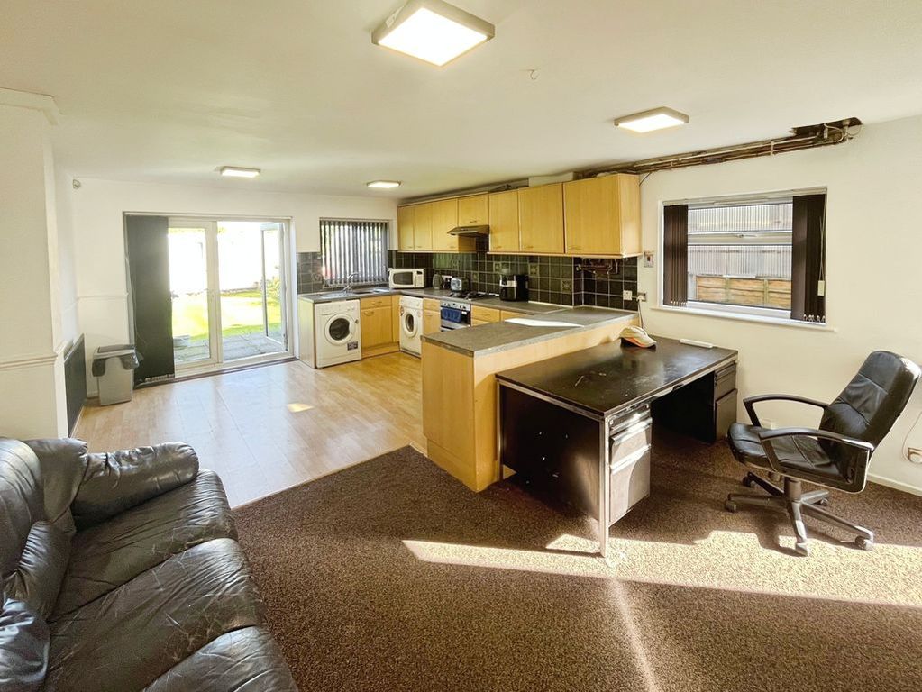 Property photo 3 of 15 Kitchen Dining Room
