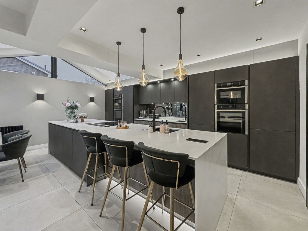 Property photo 3 of 34