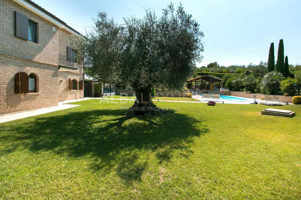 Property photo 3 of 47