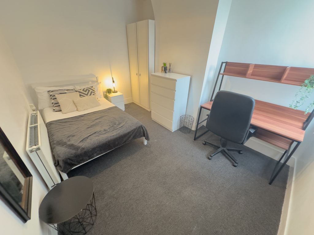 Property photo 3 of 8 2