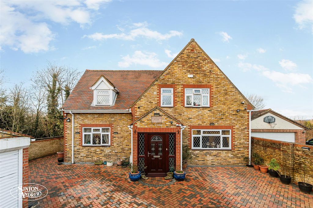 Property photo 2 of 27 Woodview House The Fairway-1.Jpg