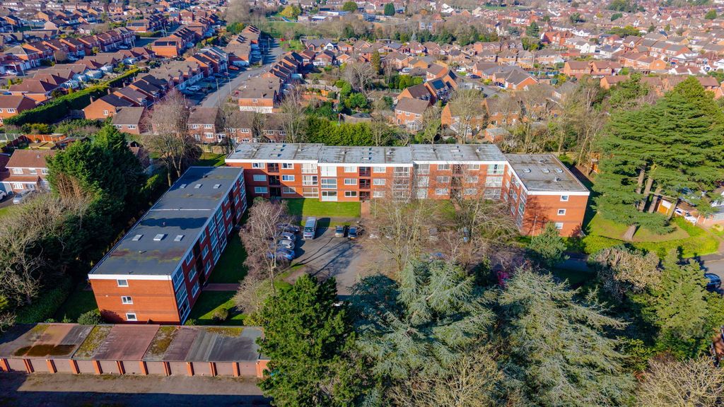 Property photo 2 of 32