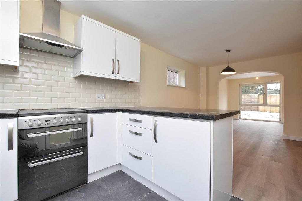 Property photo 3 of 14 Kitchen