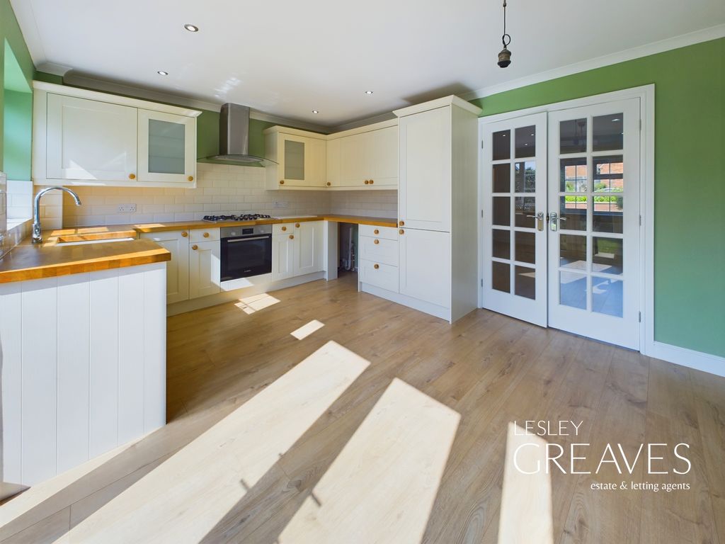 Property photo 3 of 18 Dining Kitchen