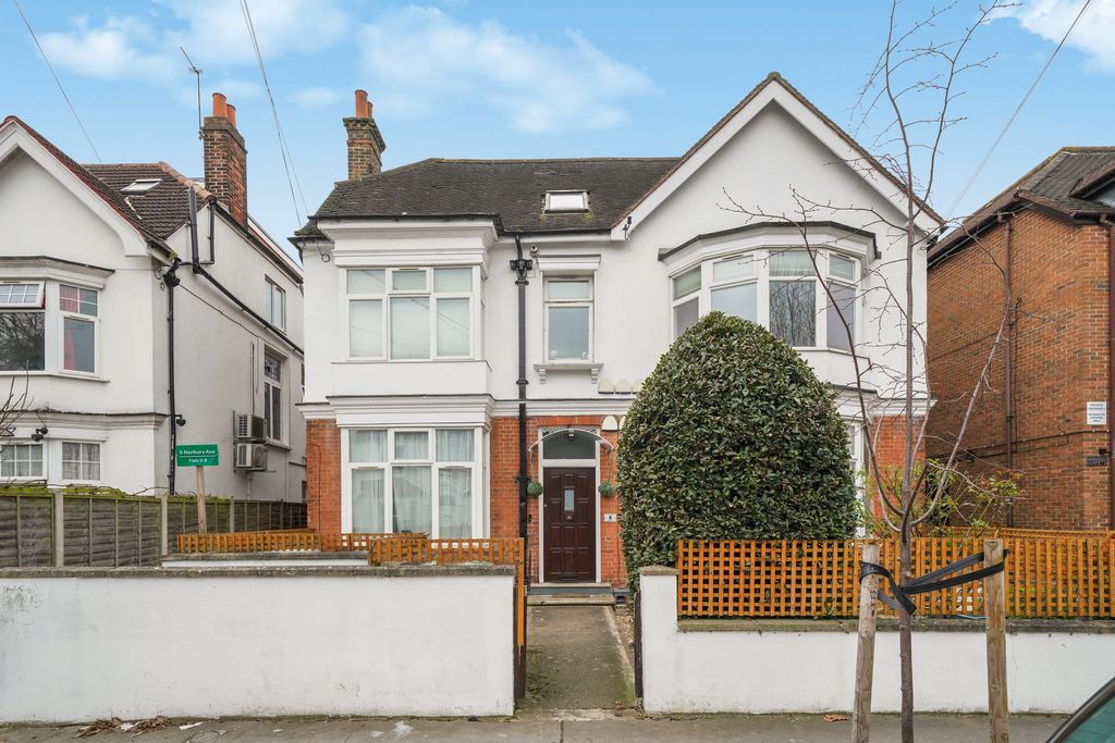 Property photo 1 of 7 Flat 7, 5, Norbury Avenue Thornton Heath Cr7 8Ah - Wjfxun2Eq9Vr6Dchwcjf