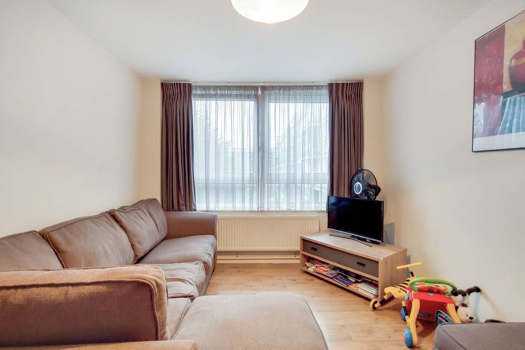 Property photo 2 of 11