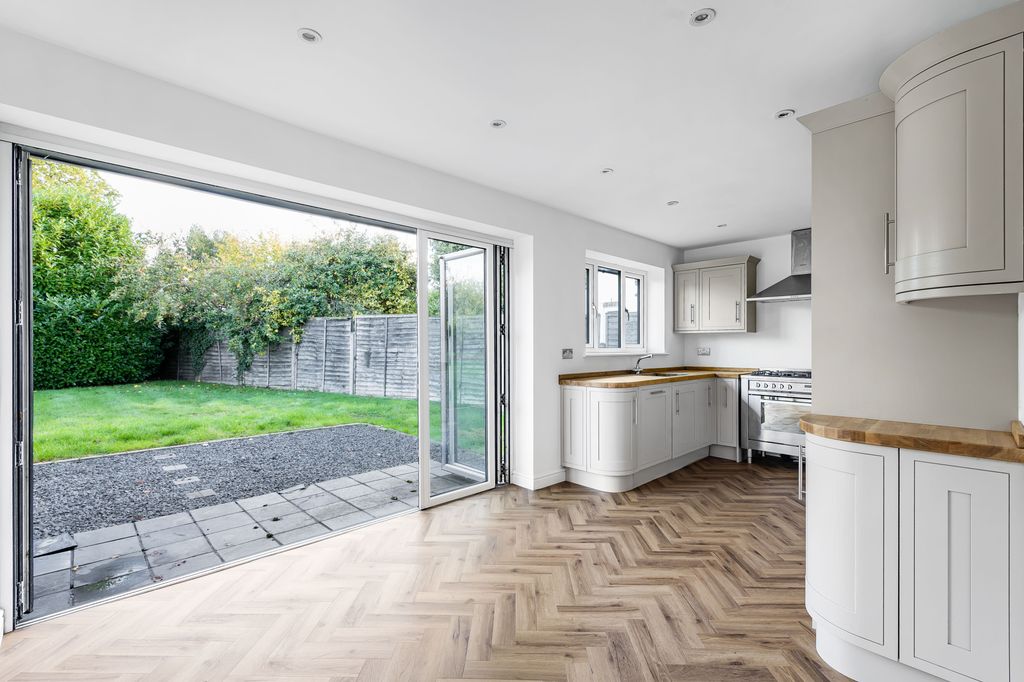 Property photo 3 of 18