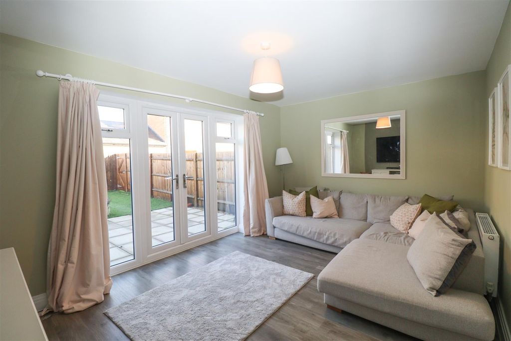 Property photo 2 of 12 Living Room