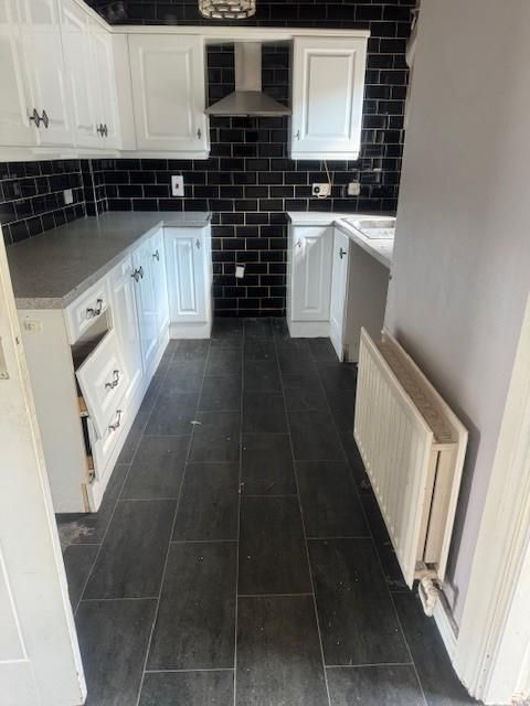 Property photo 3 of 7 Kitchen.Jpg