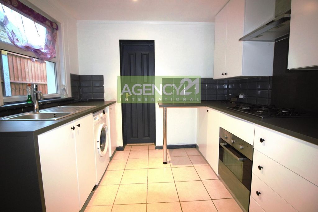 Property photo 2 of 8 Photo 6