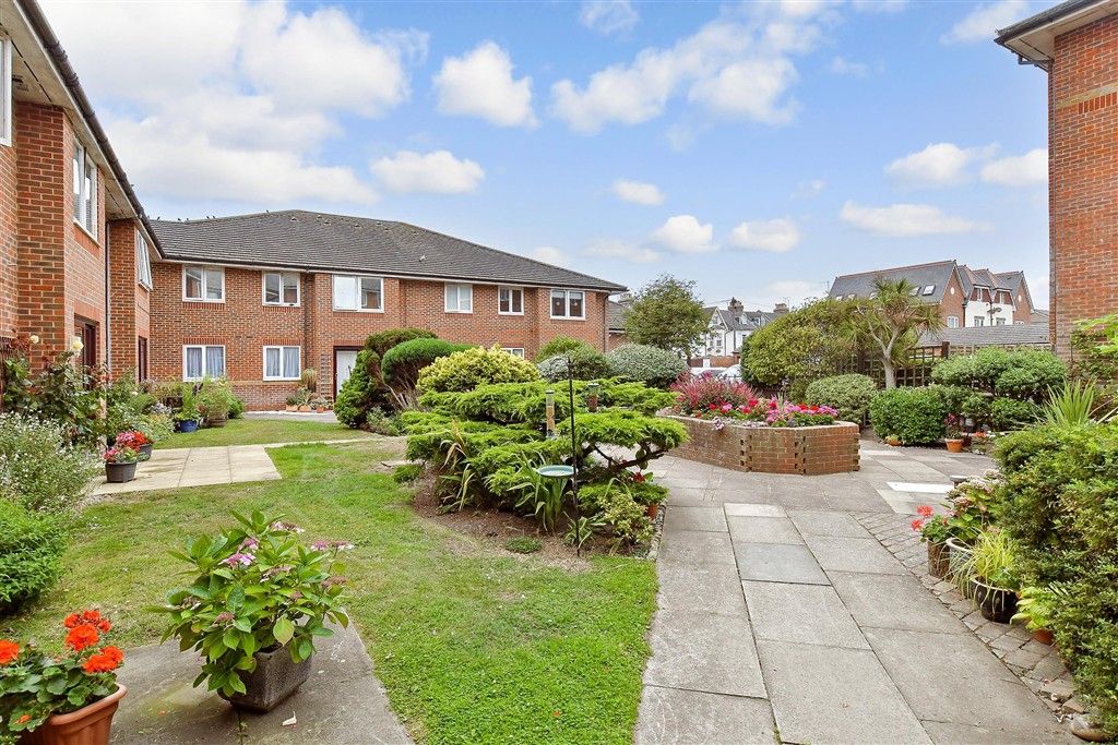Property photo 1 of 12 Communal Gardens