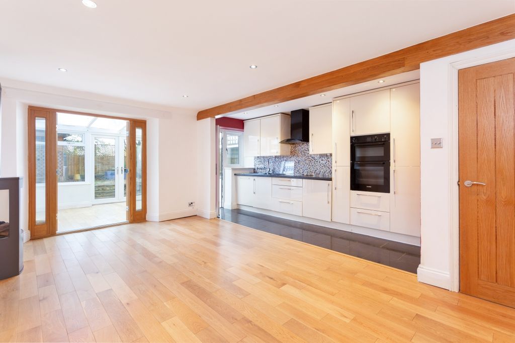Property photo 2 of 14 65 High Street Fp...