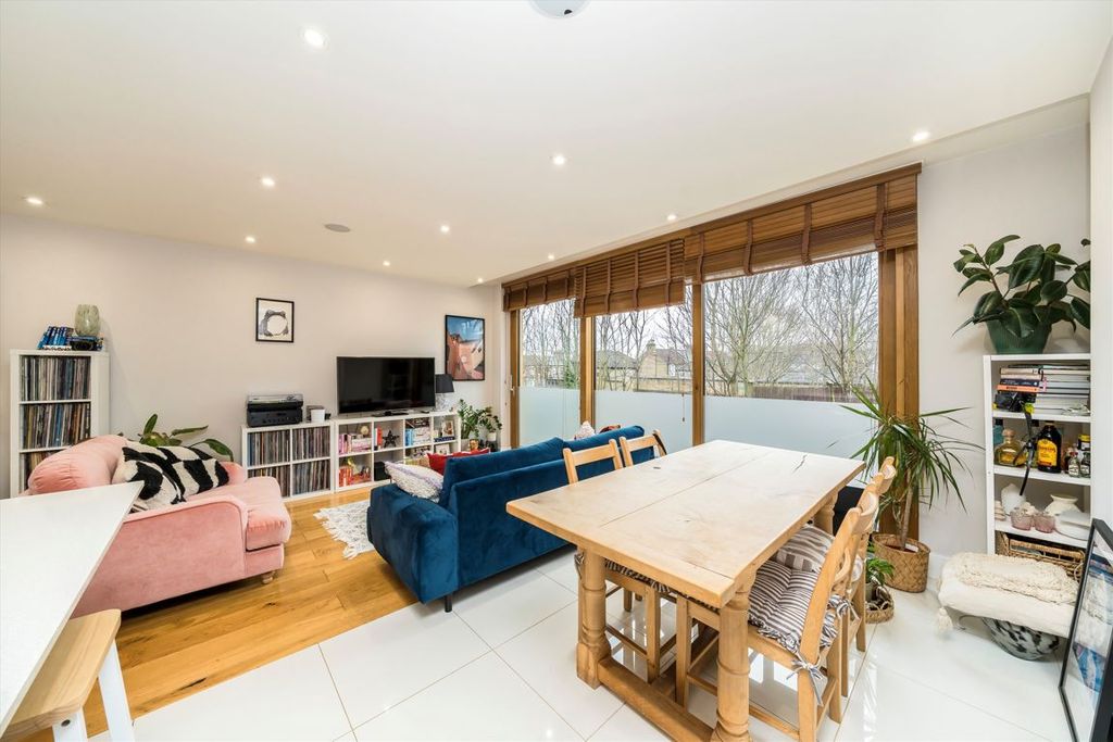 Property photo 3 of 7