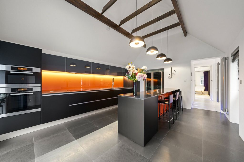 Property photo 2 of 15 Picture No. 18