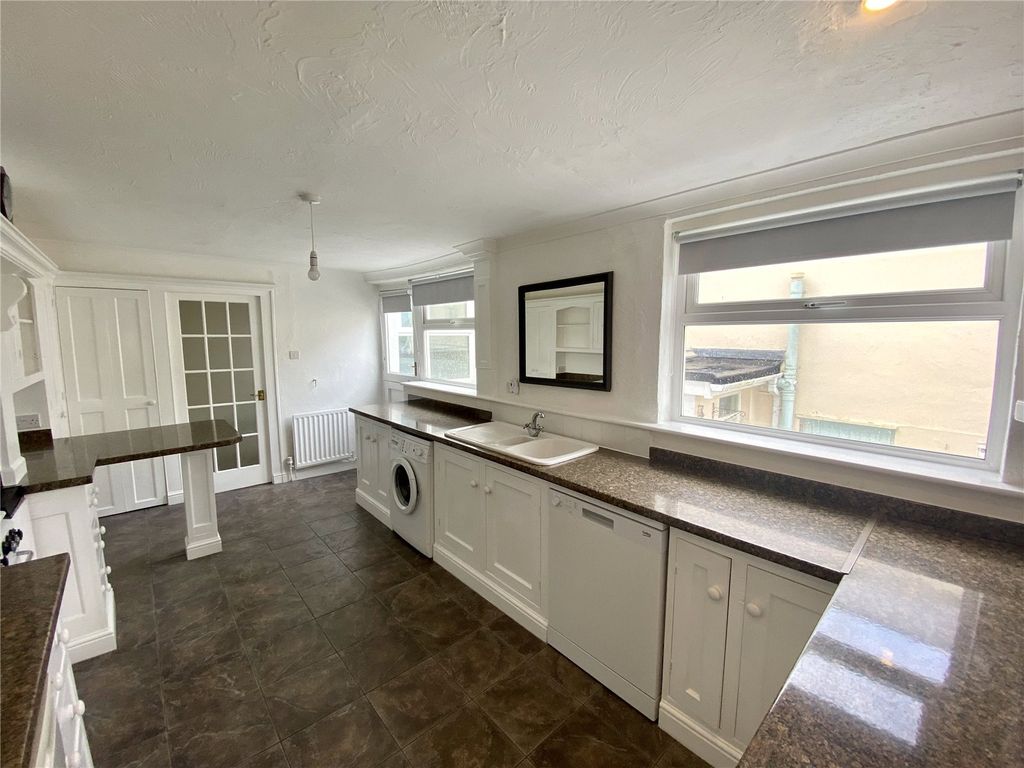 Property photo 2 of 28 Picture No. 27